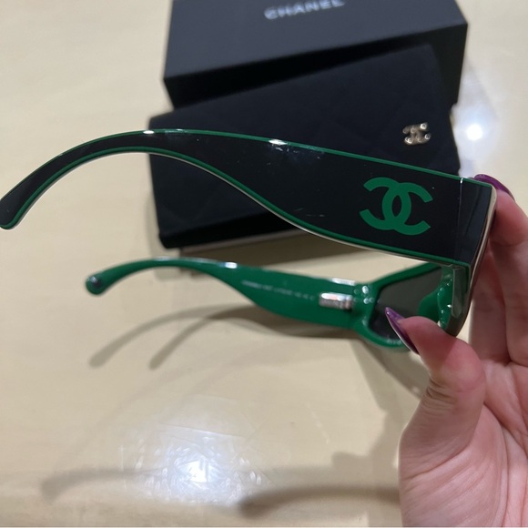 Chanel Shield sunglasses - 6057 w/case - Picture 6 of 12